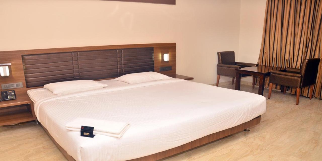 Golden Residency Hotel Раманатапурам Екстериор снимка