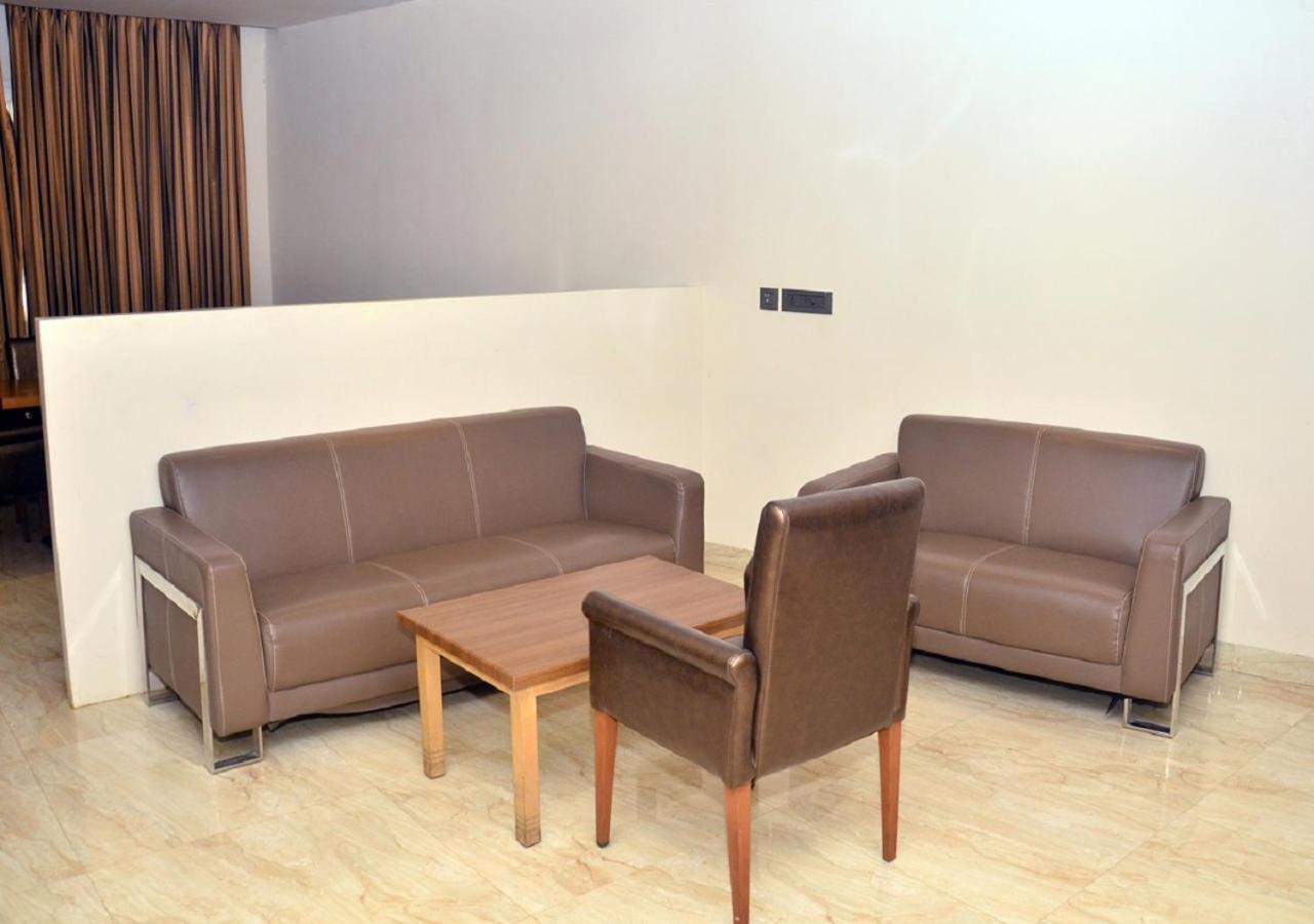 Golden Residency Hotel Раманатапурам Екстериор снимка