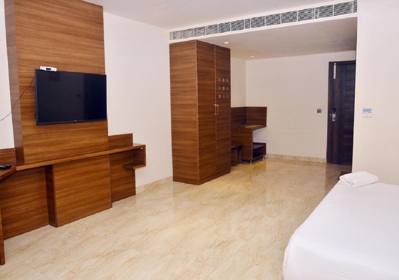 Golden Residency Hotel Раманатапурам Екстериор снимка