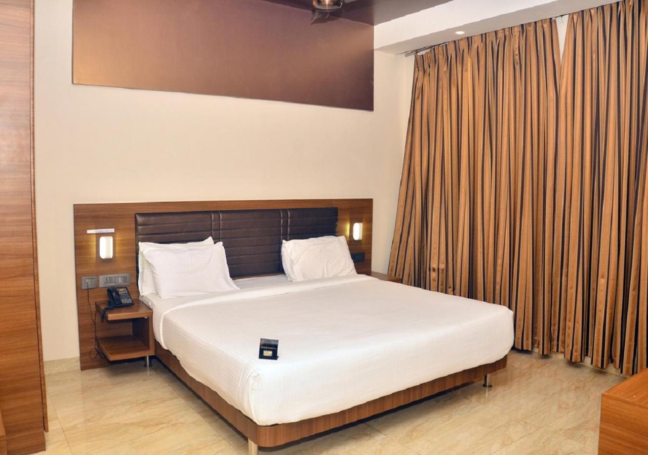 Golden Residency Hotel Раманатапурам Екстериор снимка
